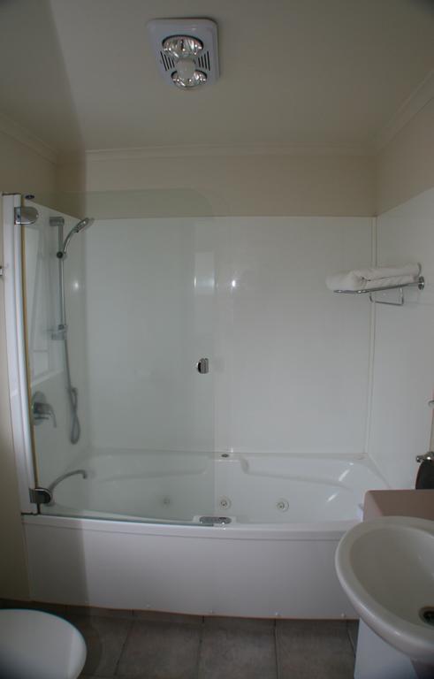 Lakeside Taupo Motel Ngoại thất bức ảnh