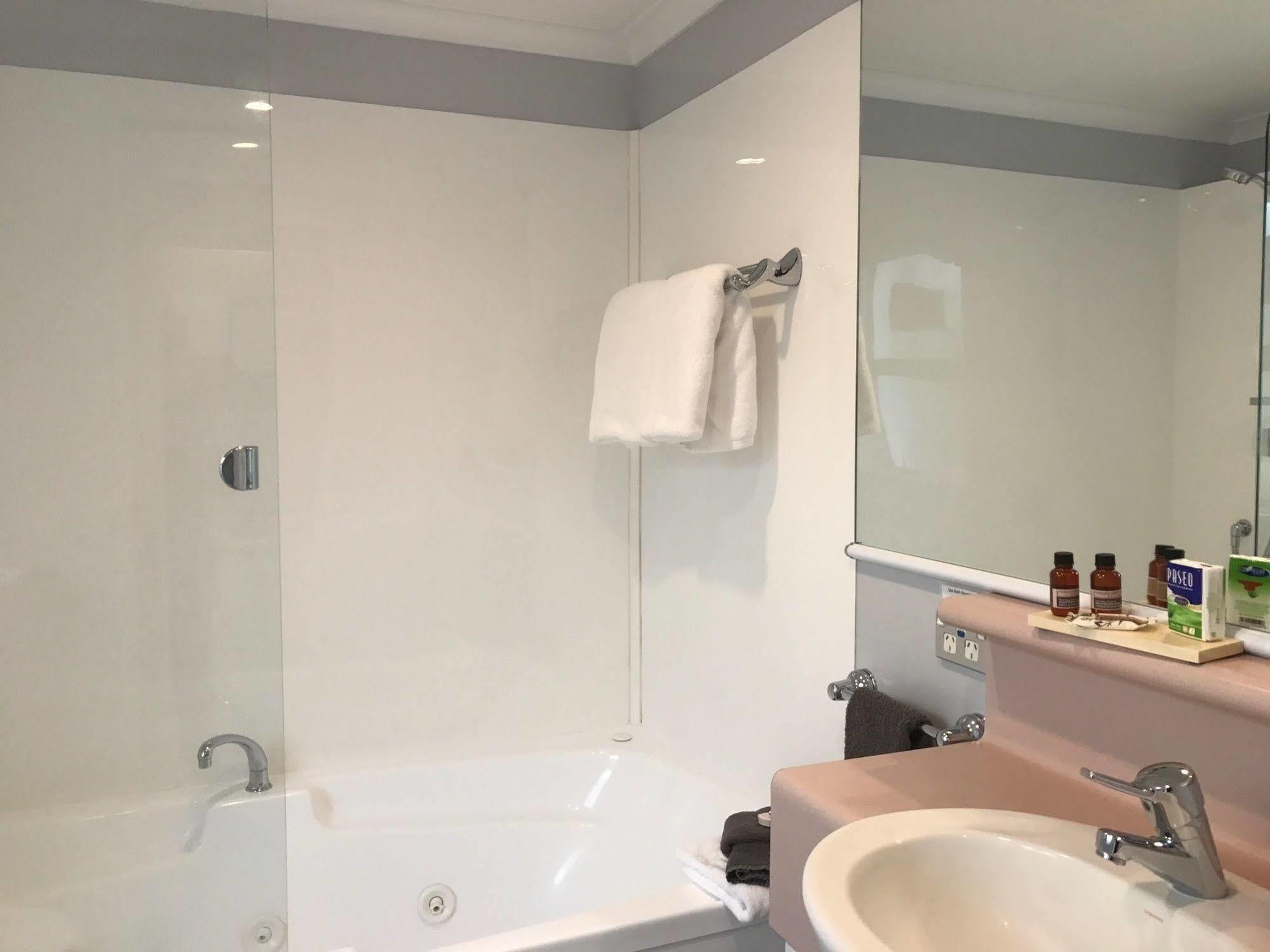 Lakeside Taupo Motel Ngoại thất bức ảnh